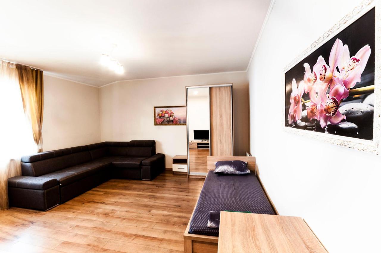 Wonderful Flat On City Center أوزهورود المظهر الخارجي الصورة
